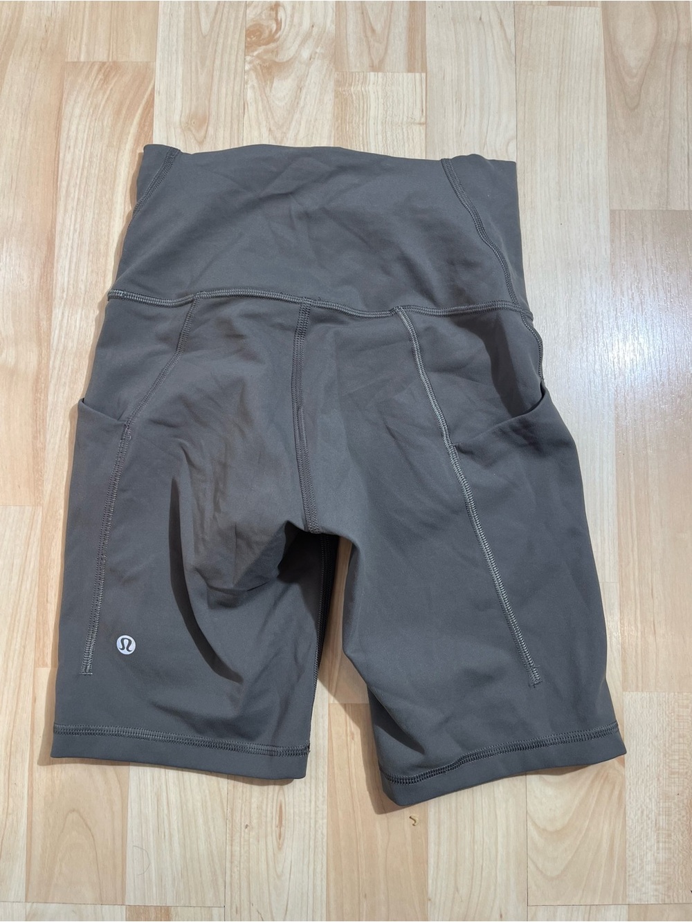 Lululemon Size 4 Wunder Train High Rise Short 8" Pockets